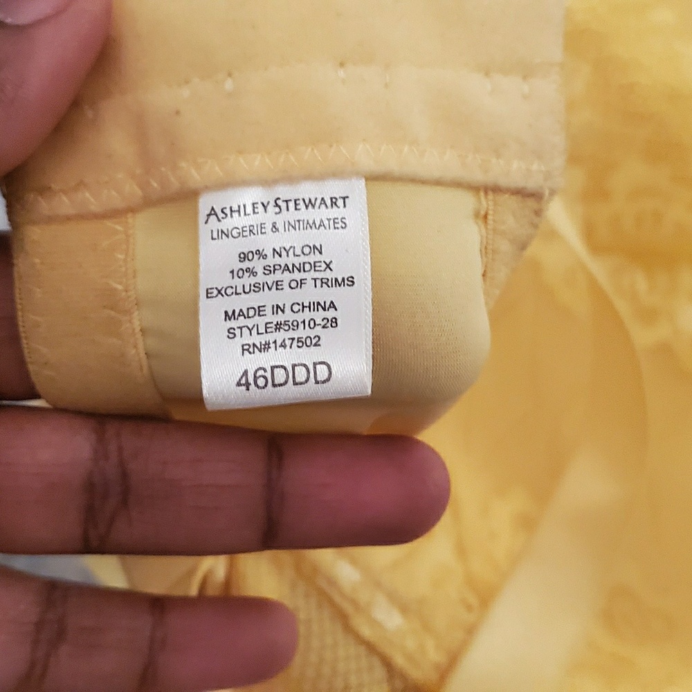 ASHLEY Stewart bra